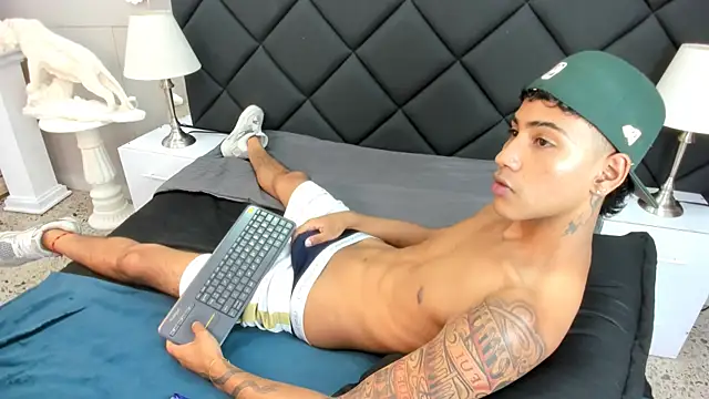 Snapshot of Denis_Carpenter chatting on November 2025 07:48:02 PM Denis Carpenter online show from November 2025 07:48:02 PM