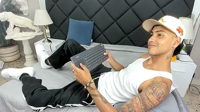 Snapshot of Denis_Carpenter chatting on November 2025 07:28:01 PM Denis Carpenter online show from November 2025 07:28:01 PM