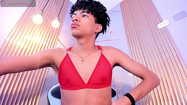 Snapshot of Ivone_Rose_ chatting on October 2025 12:28:02 PM Ivone Rose online show from October 2025 12:28:02 PM