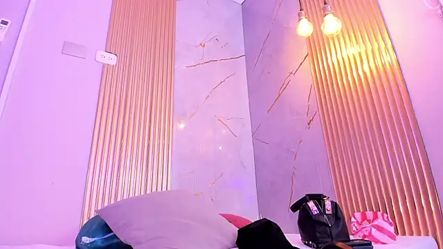 Snapshot of Ivone_Rose_ chatting on November 2025 12:27:01 PM Ivone Rose online show from November 2025 12:27:01 PM