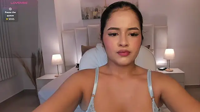 Snapshot of Viictoria_jones chatting on February 2026 10:55:02 AM Viictoria jones online show from February 2026 10:55:02 AM