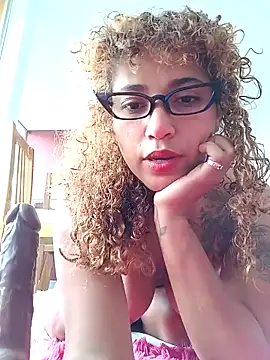 Vikyvoyeur online show from November 2025 07:52:02 PM