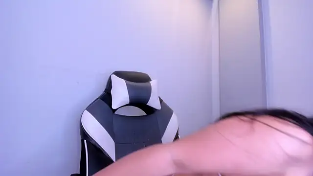 Nicol Chang online show from December 2025 09:00:01 PM