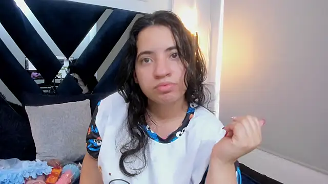 Nicol Chang online show from February 2026 01:19:01 PM