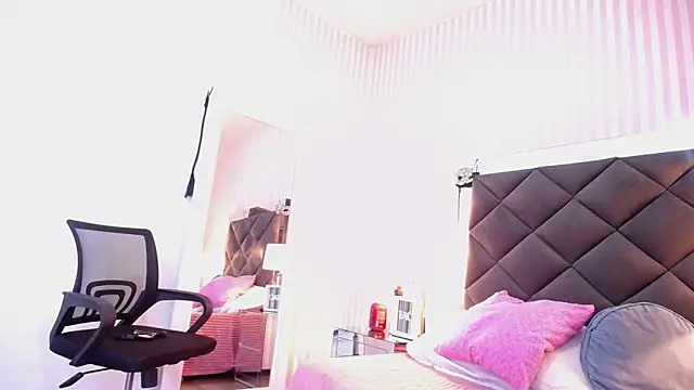 ViictoriaJones  online show from October 2025 01:14:01 PM