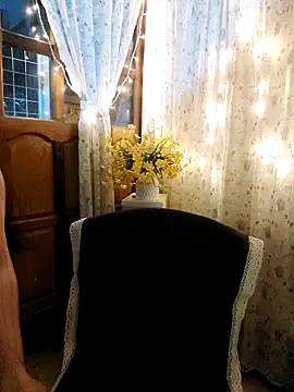 Snapshot of Laurie369 chatting on October 2025 03:42:01 PM Laurie369 online show from October 2025 03:42:01 PM