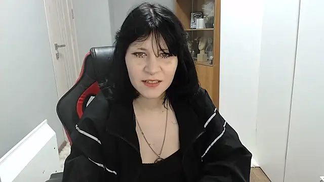 TinaQuiin online show from November 2025 08:50:02 AM