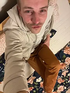 Snapshot of Skinny0150 chatting on November 2025 10:47:01 PM Skinny0150 online show from November 2025 10:47:01 PM