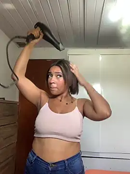 Crisschiavo online show from September 2025 01:01:01 PM