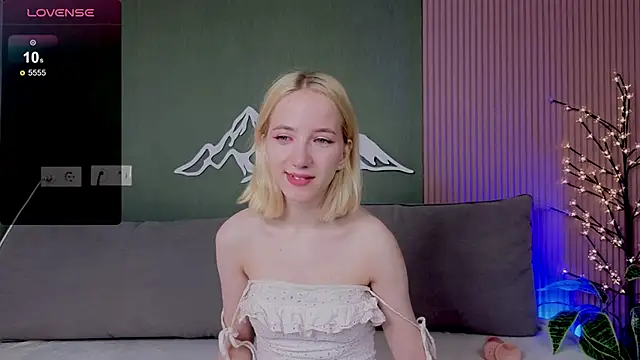 EmmaNovak online show from September 2025 12:10:01 PM