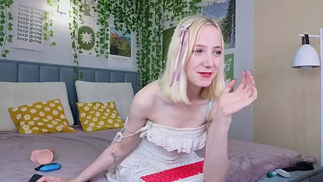 EmmaNovak online show from October 2025 12:13:02 PM