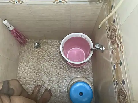 saumon3022 online show from April 2026 07:30:01 PM