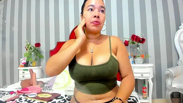 Salomee hernandez online show from December 2025 12:43:01 PM