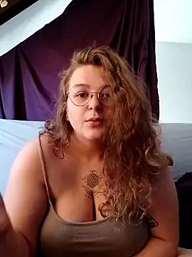 Snapshot of LilouCuriosity chatting on September 2025 12:16:01 PM LilouCuriosity online show from September 2025 12:16:01 PM