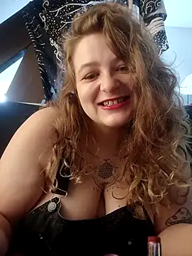 Snapshot of LilouCuriosity chatting on October 2025 11:21:02 AM LilouCuriosity online show from October 2025 11:21:02 AM