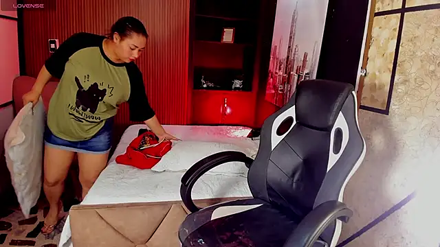 ThaliaBrooks  online show from November 2025 04:33:02 AM