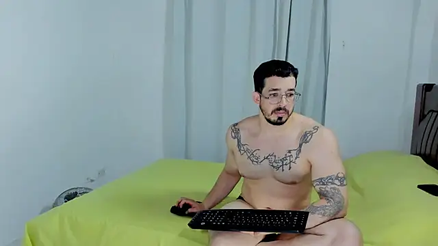 Hunter Hoott online show from December 2025 02:17:01 AM