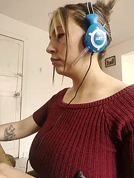 Snapshot of AlanaDesire chatting on September 2025 05:40:02 PM AlanaDesire online show from September 2025 05:40:02 PM