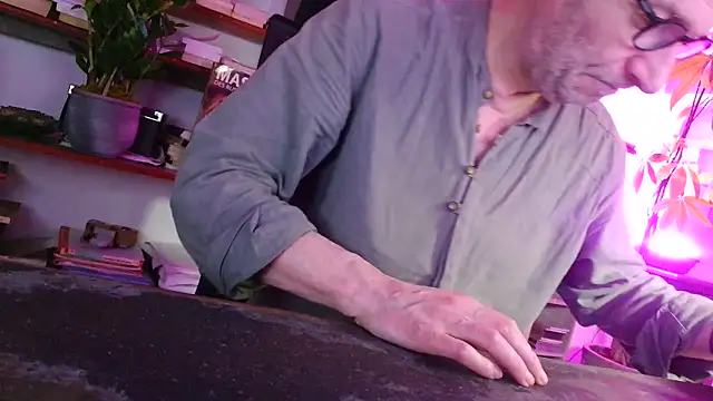 yvanbonar online show from October 2025 06:03:01 AM