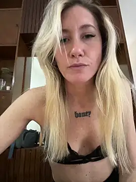 Snapshot of caritadeangellll chatting on September 2025 06:40:02 PM caritadeangellll online show from September 2025 06:40:02 PM