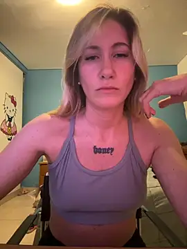 Snapshot of caritadeangellll chatting on November 2025 01:08:01 AM caritadeangellll online show from November 2025 01:08:01 AM