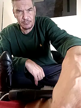 twitshe online show from November 2025 04:07:02 PM