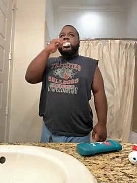 mistermidnightsnack online show from September 2025 05:17:01 PM