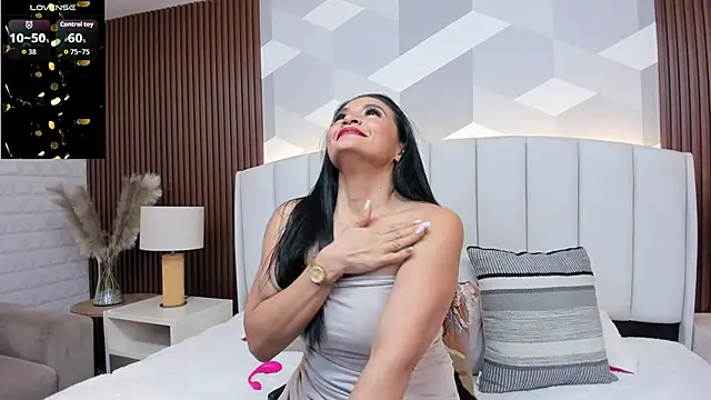 Snapshot of Mommy_Naughty chatting on November 2025 11:24:01 AM Mommy Naughty online show from November 2025 11:24:01 AM