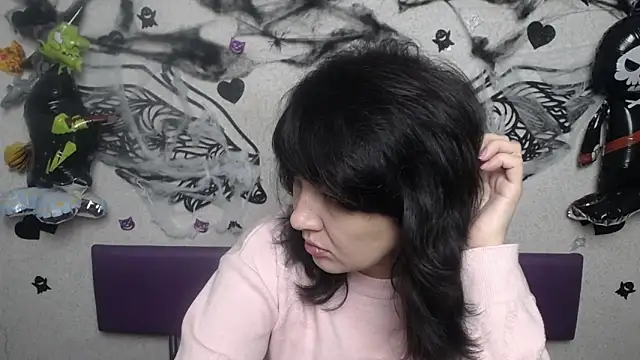 Snapshot of SelenaFly chatting on November 2025 06:03:02 AM SelenaFly online show from November 2025 06:03:02 AM