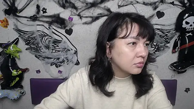 Snapshot of SelenaFly chatting on November 2025 06:01:02 AM SelenaFly online show from November 2025 06:01:02 AM