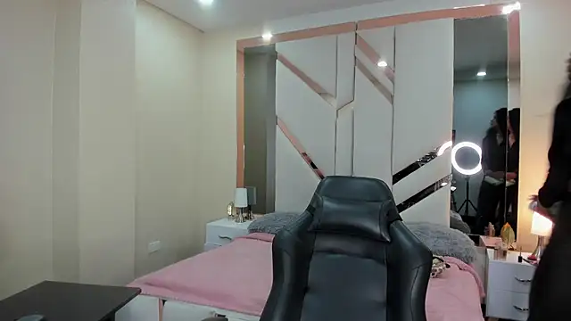 Snapshot of EmmaStonns chatting on October 2025 02:18:01 PM EmmaStonns online show from October 2025 02:18:01 PM