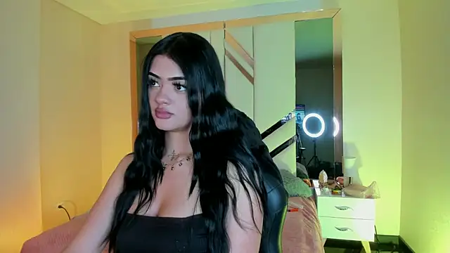 Snapshot of EmmaStonns chatting on November 2025 03:35:01 PM EmmaStonns online show from November 2025 03:35:01 PM