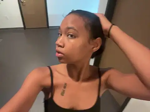 Snapshot of luvrgrllani chatting on October 2025 05:44:02 PM luvrgrllani online show from October 2025 05:44:02 PM