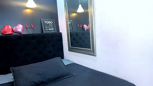 Snapshot of tiiny_emilly chatting on October 2025 08:16:02 PM tiiny emilly online show from October 2025 08:16:02 PM