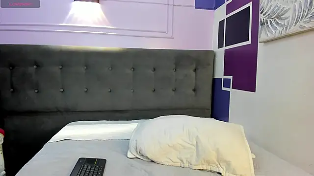 Snapshot of tiiny_emilly chatting on October 2025 08:19:02 PM tiiny emilly online show from October 2025 08:19:02 PM