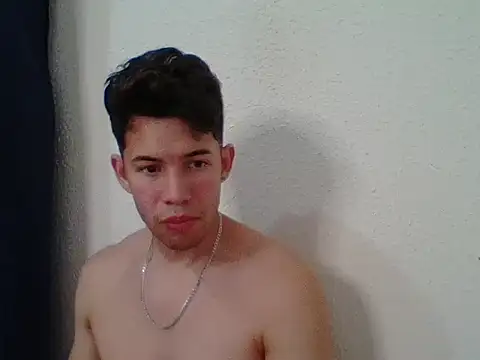 Snapshot of Maxtaylor18 chatting on October 2025 05:33:02 AM Maxtaylor18 online show from October 2025 05:33:02 AM