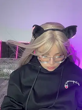 Snapshot of Annie_Grosse chatting on September 2025 08:55:02 PM Annie Grosse online show from September 2025 08:55:02 PM