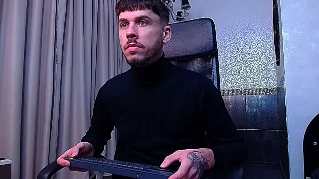 JonahShaw online show from October 2025 04:29:01 AM