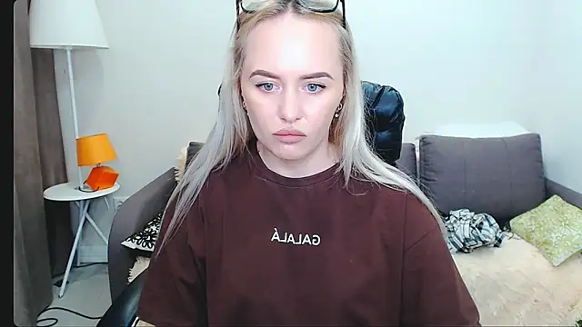 LiluMoon   online show from April 2026 03:09:01 PM