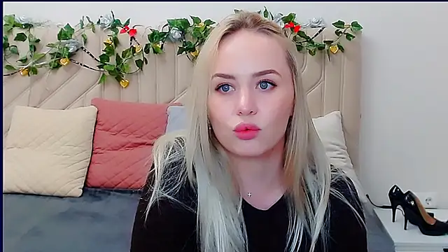 LiluMoon   online show from April 2026 04:43:02 PM