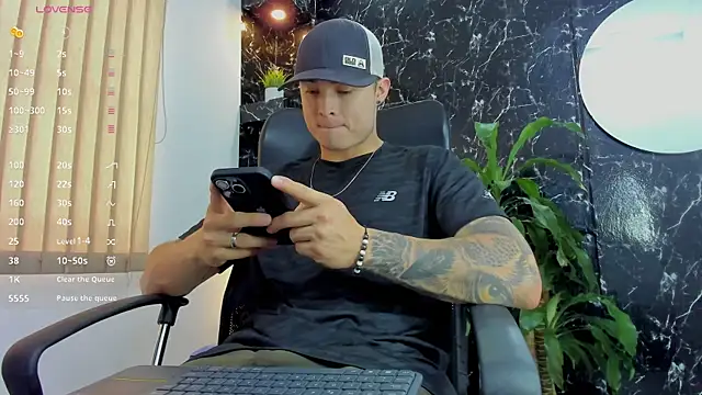 Alexander ferre online show from October 2025 01:17:02 PM