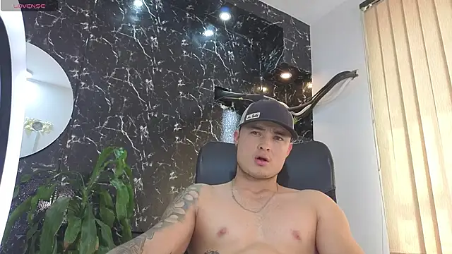 Snapshot of Alexander_ferre chatting on May 2026 04:04:02 PM Alexander ferre online show from May 2026 04:04:02 PM