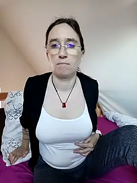 Sophierob1 online show from April 2026 07:03:01 AM