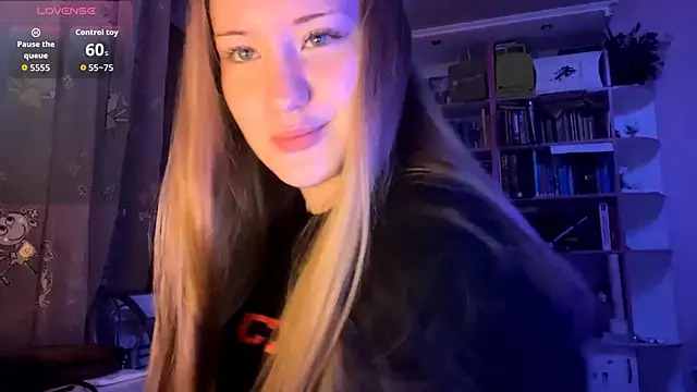 Snapshot of PandaFluff chatting on September 2025 05:24:02 PM PandaFluff online show from September 2025 05:24:02 PM