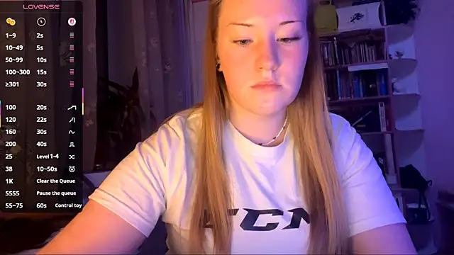 Snapshot of PandaFluff chatting on September 2025 07:14:01 PM PandaFluff online show from September 2025 07:14:01 PM