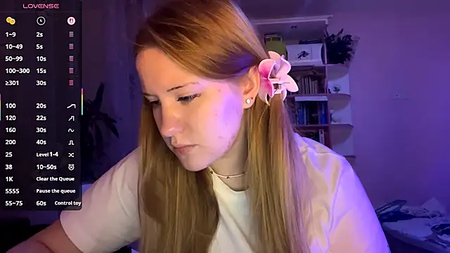 Snapshot of PandaFluff chatting on September 2025 04:51:01 PM PandaFluff online show from September 2025 04:51:01 PM