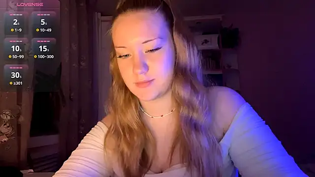 Snapshot of PandaFluff chatting on September 2025 05:25:01 PM PandaFluff online show from September 2025 05:25:01 PM