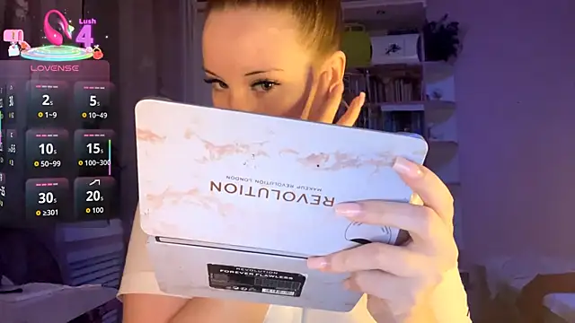 Snapshot of PandaFluff chatting on September 2025 05:15:02 PM PandaFluff online show from September 2025 05:15:02 PM