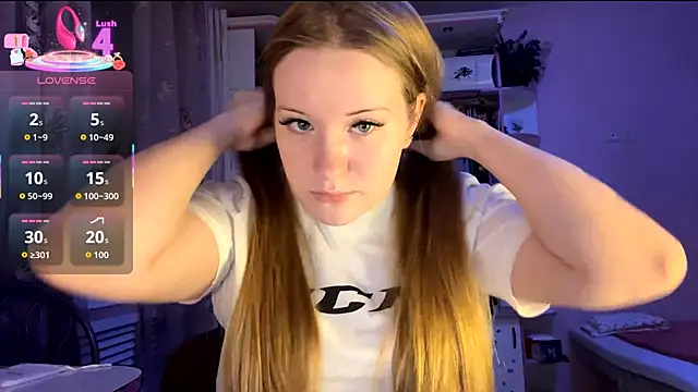 Snapshot of PandaFluff chatting on September 2025 05:05:02 PM PandaFluff online show from September 2025 05:05:02 PM