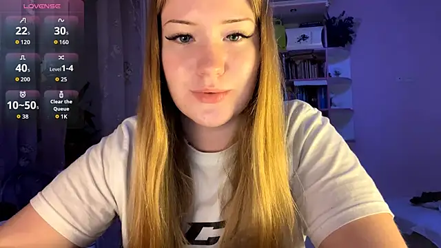 Snapshot of PandaFluff chatting on September 2025 05:06:01 PM PandaFluff online show from September 2025 05:06:01 PM